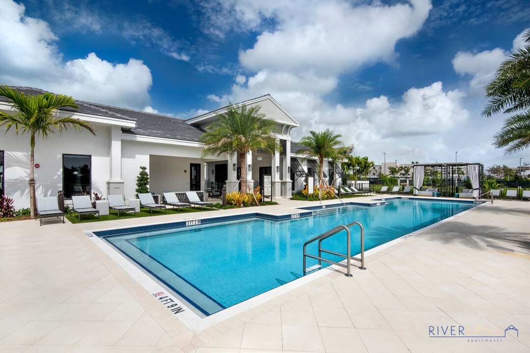 Riverland Apartments in Fort Lauderdale, FL - Foto de edificio