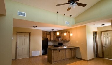 Audubon Apartments in Lawton, OK - Foto de edificio - Building Photo