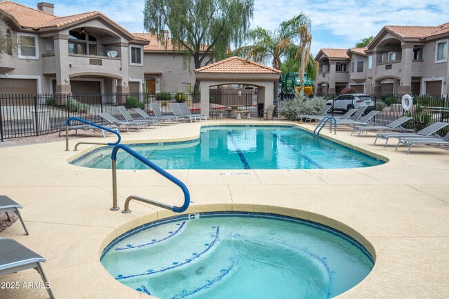 14000 N 94th St in Scottsdale, AZ - Foto de edificio - Building Photo