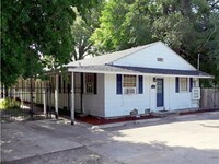 108 N Victoria St in Victoria, TX - Foto de edificio - Building Photo