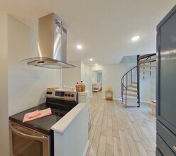 1834 E Ocean View Ave in Norfolk, VA - Foto de edificio - Building Photo