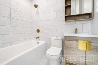 New 2 BEd in Fort Greene with Roof Deck & Laundry!, Unit 4A in Brooklyn, NY - Foto de edificio - Building Photo
