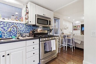 245 W Fifth St in Boston, MA - Building Photo - Building Photo