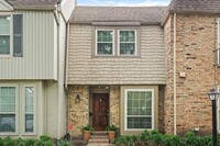 13044 Trail Hollow Dr in Houston, TX - Foto de edificio - Building Photo