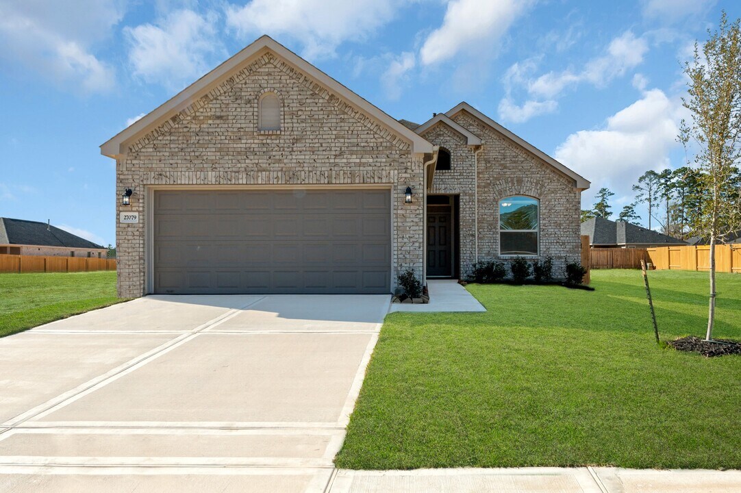 27079 Badger Way in Magnolia, TX - Building Photo