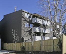 2527 1st Ave NW in Calgary, AB - Building Photo - Building Photo