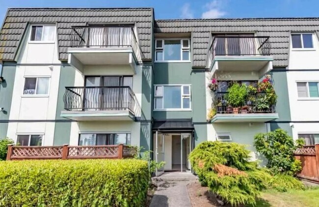 8131 Ryan Rd in Richmond, BC - Building Photo - Building Photo