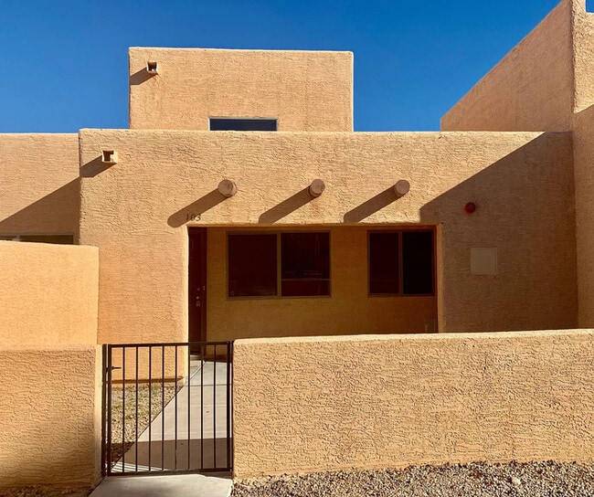 8940 W Olive Ave in Peoria, AZ - Building Photo - Building Photo