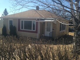 529 N 11th Ave W in Duluth, MN - Building Photo