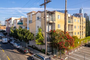 Meera Townhomes in Los Angeles, CA - Building Photo