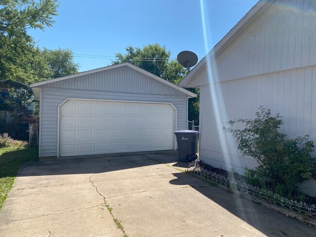 408 29th Ave W in Milan, IL - Building Photo - Building Photo