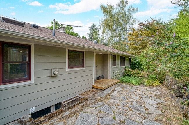 4125 SW Dosch Rd in Portland, OR - Building Photo - Building Photo