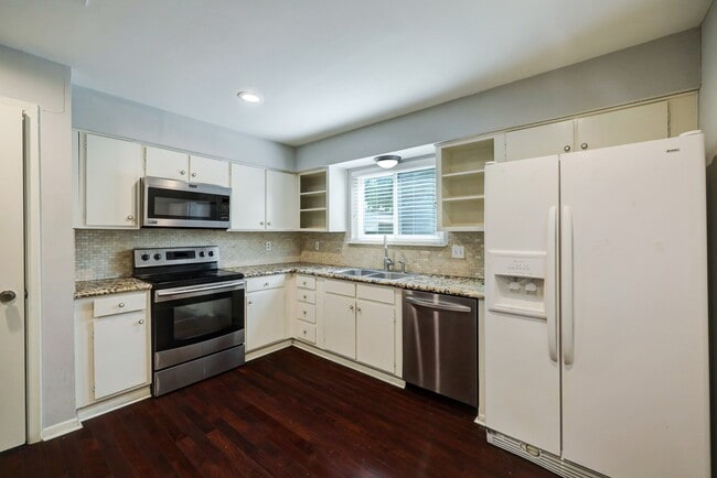 property at 1611 Prairie Mark Ln
