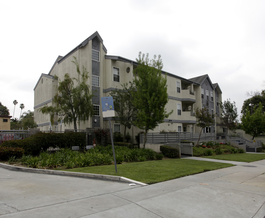 Fame Apartments in Los Angeles, CA - Building Photo