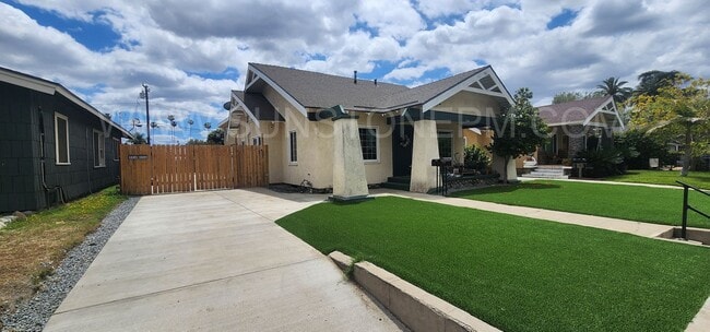 554 Randolph St in Pomona, CA - Building Photo - Building Photo