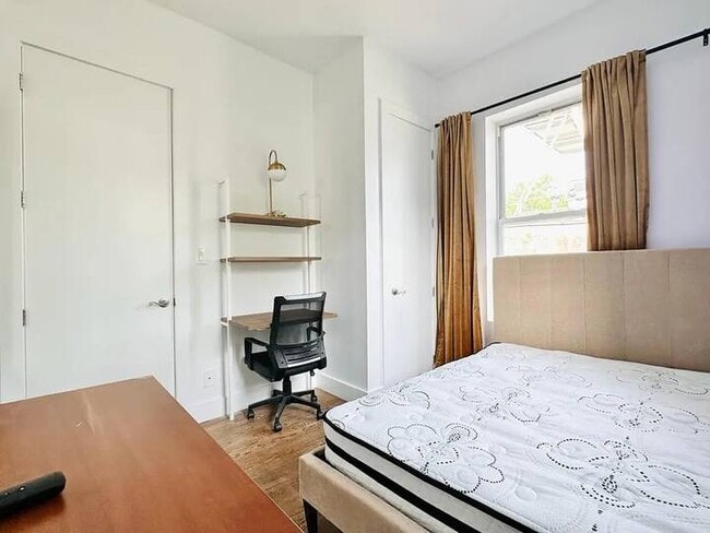 Furnished room/NOT APARTMENT, Unit 3L in Brooklyn, NY - Building Photo - Building Photo