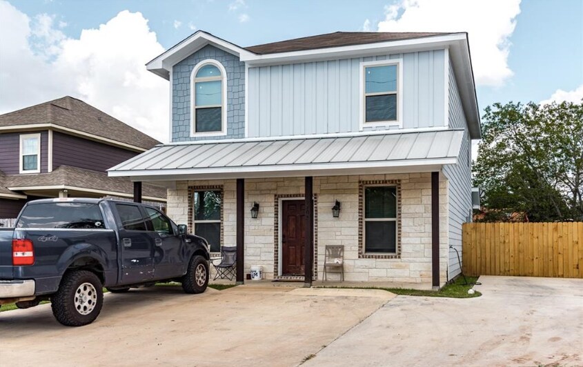 1103 Carolina St in College Station, TX - Building Photo