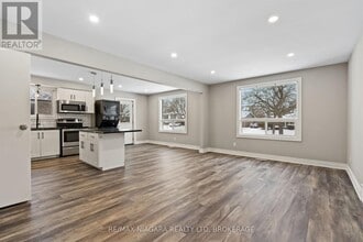 26 Colonial St in Welland, ON - Building Photo - Building Photo