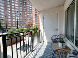 52 Forest St in Stamford, CT - Building Photo