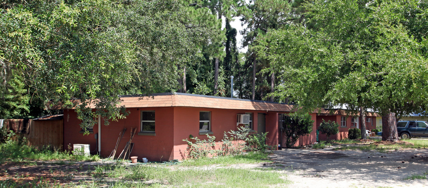 9 Third St in Shalimar, FL - Building Photo