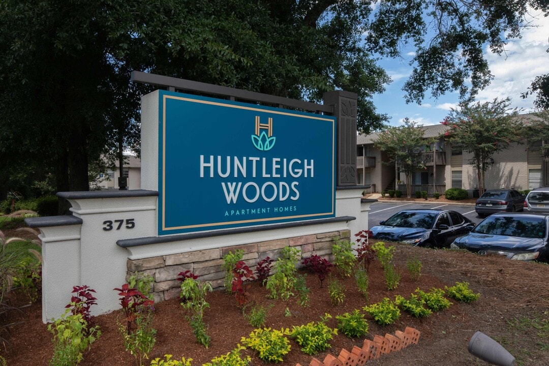 Huntleigh Woods in Mobile, AL - Building Photo