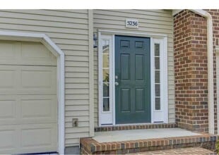 5236 Summer Crescent in Virginia Beach, VA - Foto de edificio - Building Photo