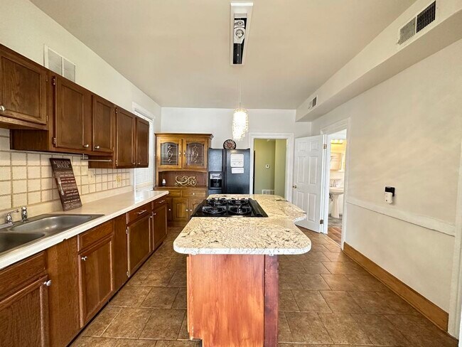 1456 W Augusta Blvd, Unit M08B in Chicago, IL - Foto de edificio - Building Photo