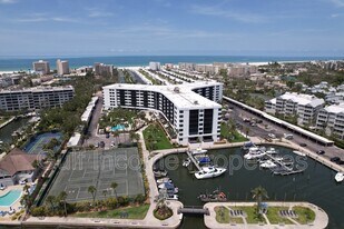 5855 Midnight Pass Rd in Siesta Key, FL - Building Photo