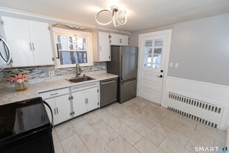 99 Jordan Ln in Wethersfield, CT - Building Photo - Building Photo