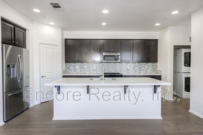 5424 Santa Sofia in San Diego, CA - Building Photo - Building Photo