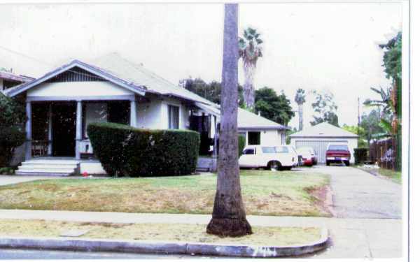 742-748 Earlham St in Pasadena, CA - Foto de edificio - Building Photo