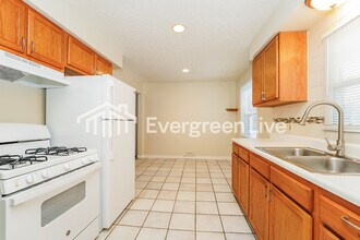 19200 Mayfair Ln in Warrensville Heights, OH - Building Photo - Building Photo