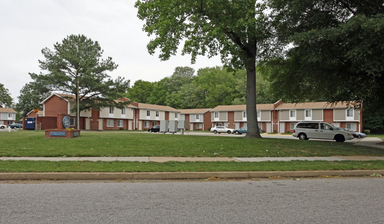 Ebbetts Plaza in Virginia Beach, VA - Building Photo