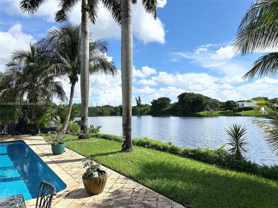 960 Bayberry Point Dr in Plantation, FL - Building Photo