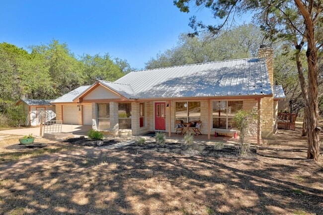 4207 Deer Trail in Spicewood, TX - Building Photo - Building Photo