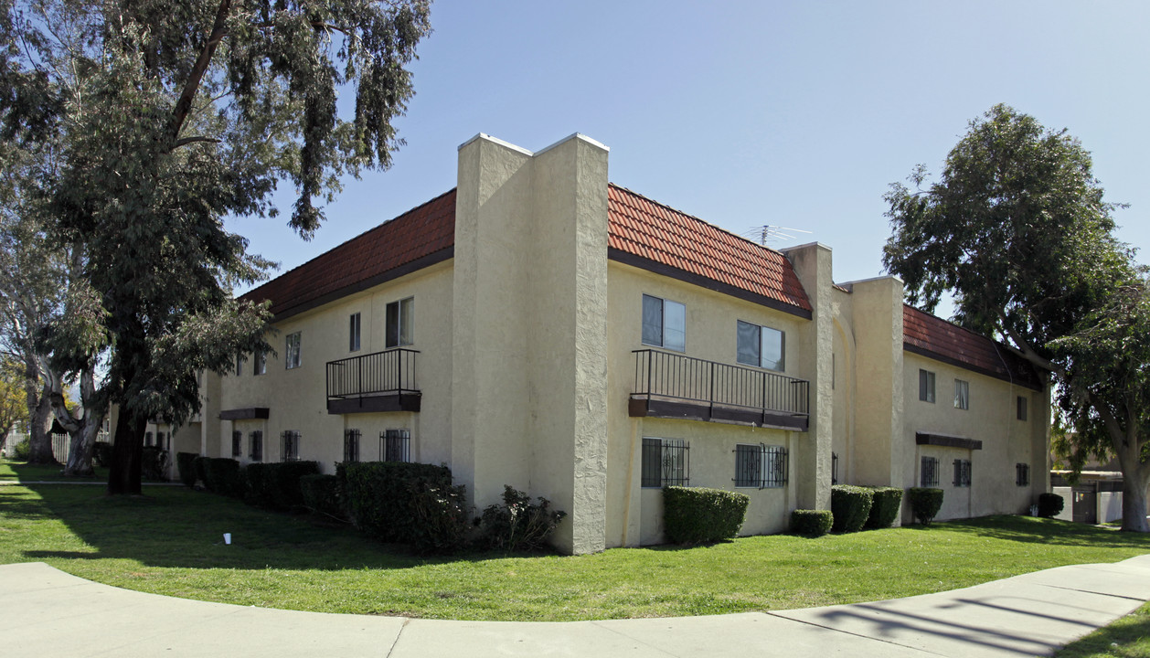 1405 E Lynwood Dr in San Bernardino, CA - Building Photo