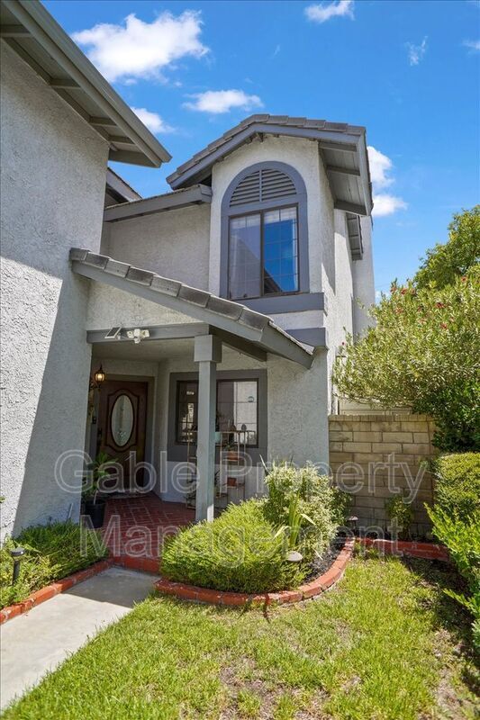 28248 Guilford Ln in Santa Clarita, CA - Building Photo - Building Photo