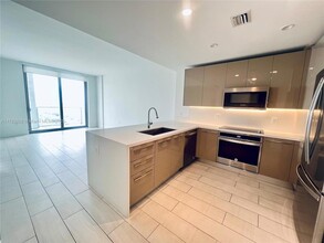 2000 Metropica Wy, Unit 2205 in Sunrise, FL - Building Photo - Building Photo