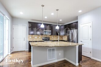 1318 S Duquesne Ct in Aurora, CO - Foto de edificio - Building Photo