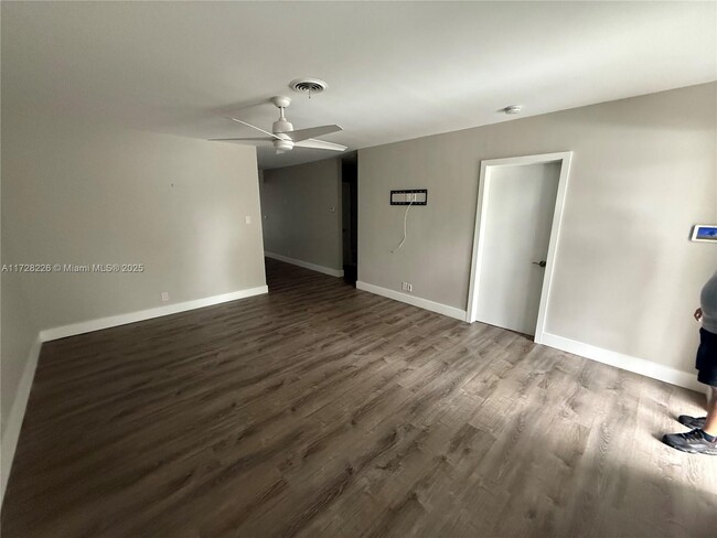 918 Orange Isle-Unit -1-2 in Fort Lauderdale, FL - Building Photo - Building Photo