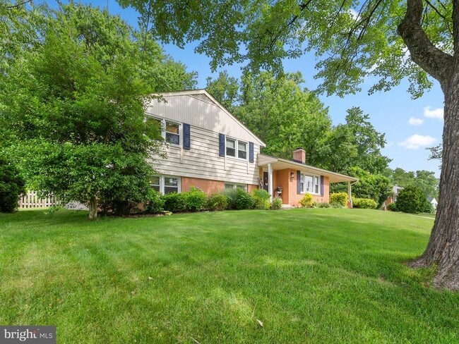 property at 5208 Lindsay St