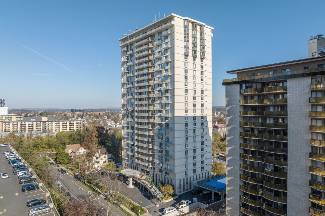 The Devonshire in Hackensack, NJ - Building Photo