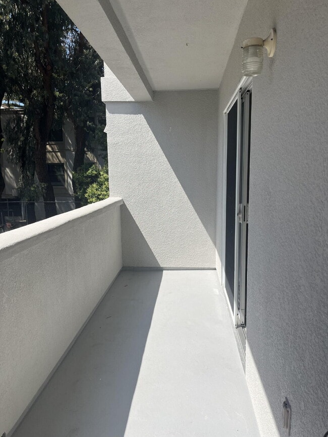 744 Walnut St in San Carlos, CA - Building Photo - Building Photo