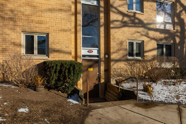 Tattersall Square Condominiums in Park Ridge, IL - Building Photo - Building Photo