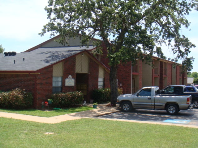 Pullman Park Apartments in Gatesville, TX - Building Photo - Building Photo