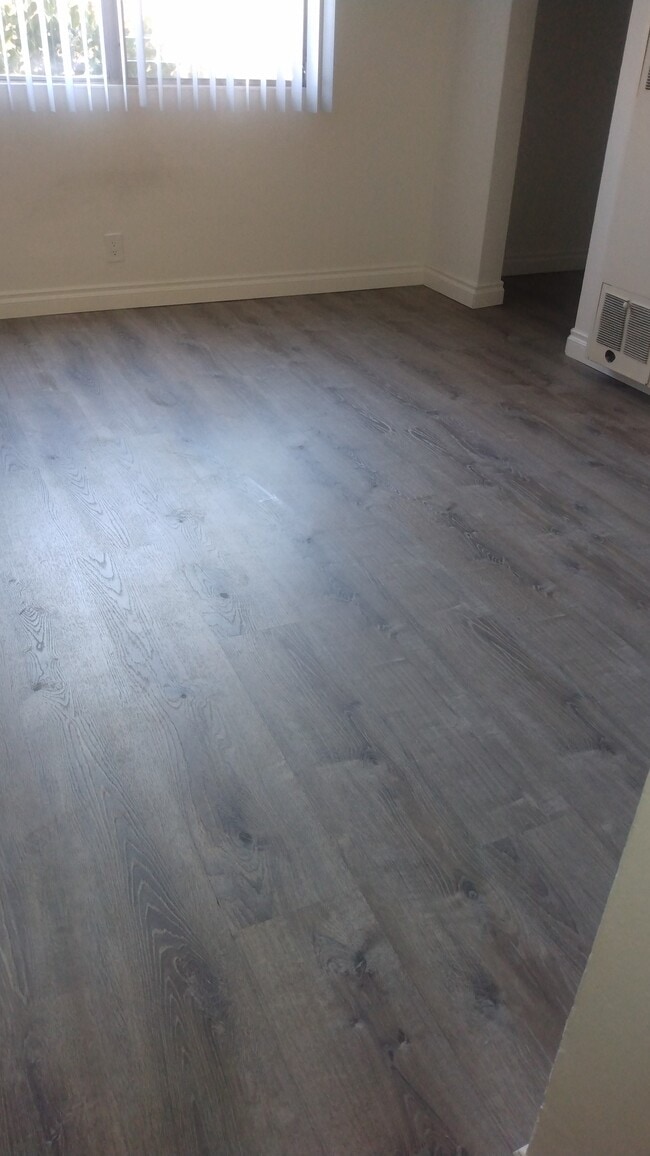 11290 Ohio Ave, Unit 01 in Los Angeles, CA - Building Photo - Building Photo