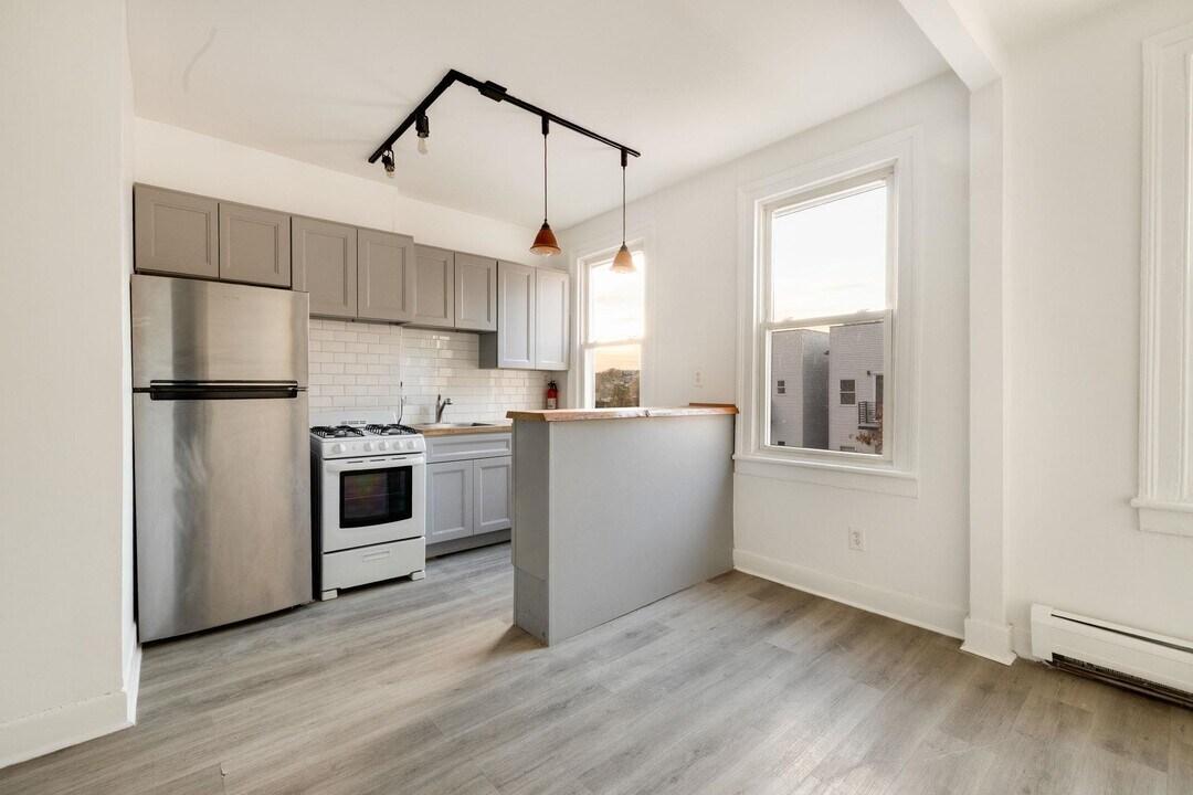 169 Halladay St in Jersey City, NJ - Building Photo