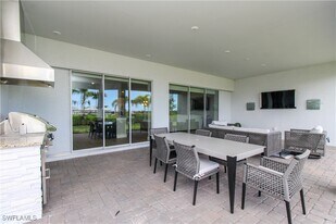 15765 Cortina St in Naples, FL - Building Photo