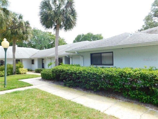 2733 Countryside Blvd in Clearwater, FL - Building Photo - Building Photo