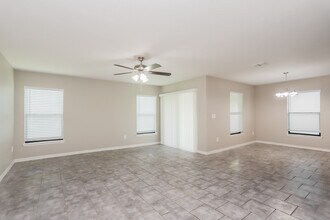 652 Chatham Walk Dr in Ruskin, FL - Building Photo - Building Photo